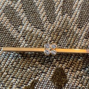 Vintage Avon Gold Tone Brooch with Crystal Flower